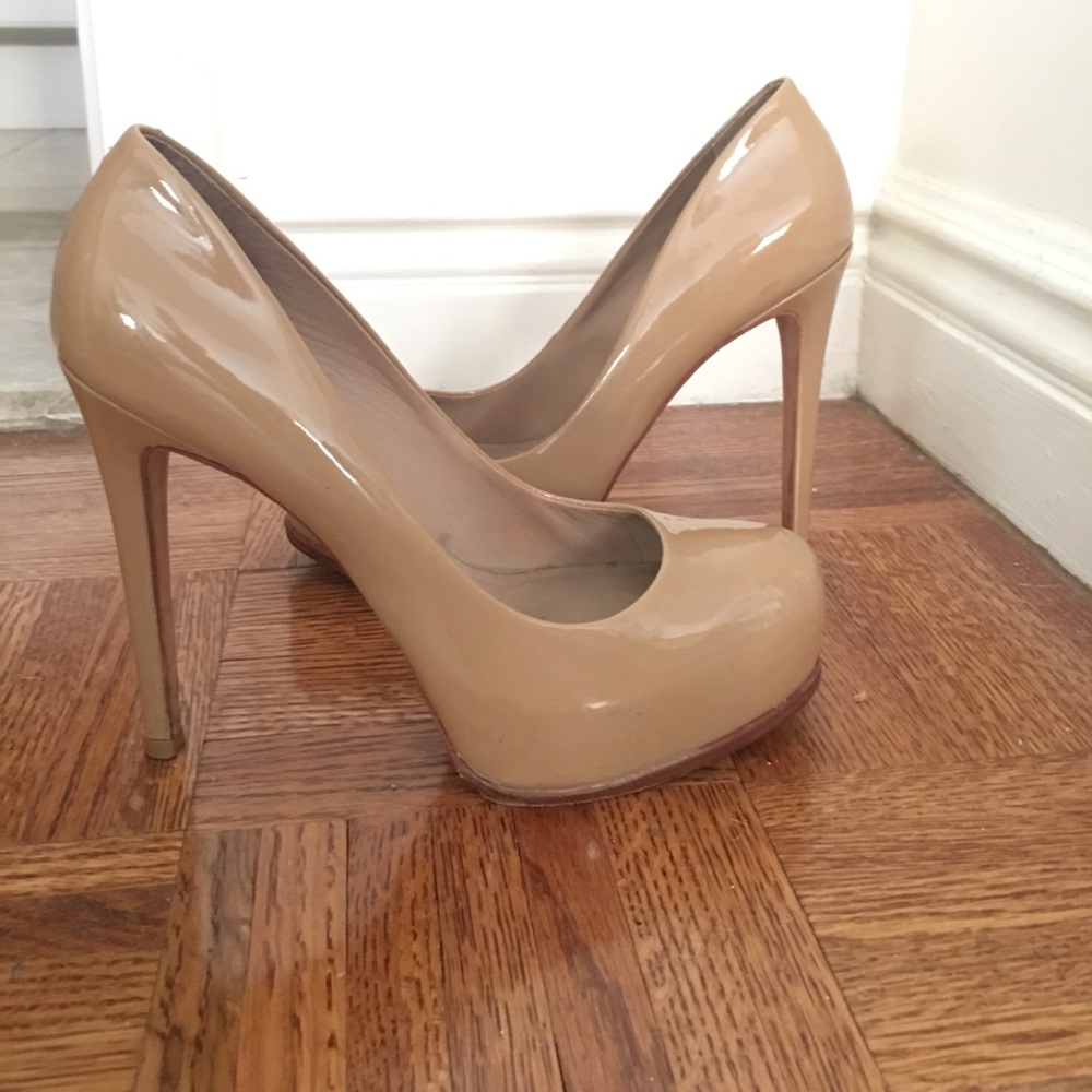 Pour le victoire patent leather pumps