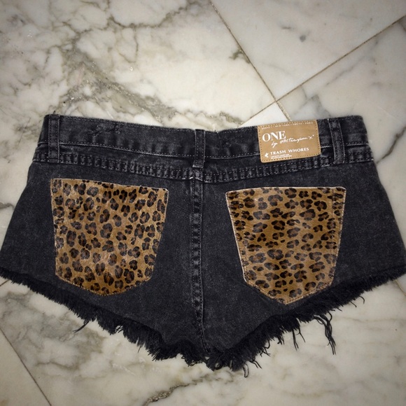 cheetah pocket print trashwhore jean shorts - Picture 4 of 5