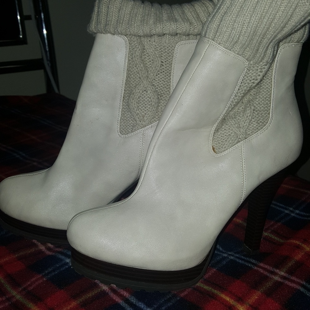 Jennifer lopez ankle boots never worn few scratche