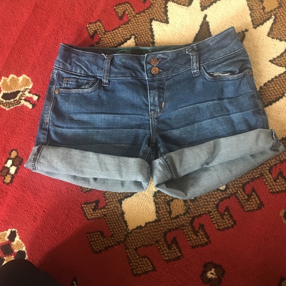 Size 2 Delias denim shorts - Picture 1 of 1