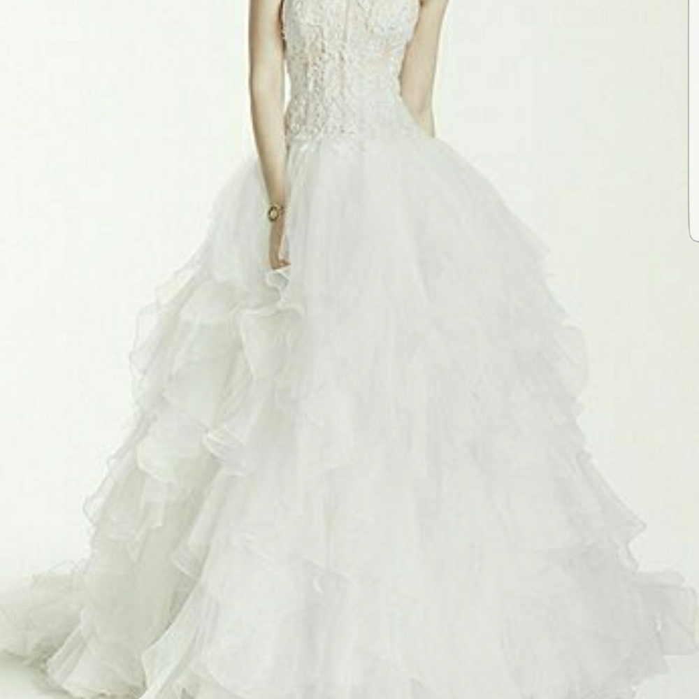 Monique Lhuillier Weddjng Dresx