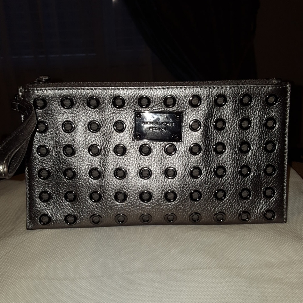 Very nice authentic Michael kors real leather bag