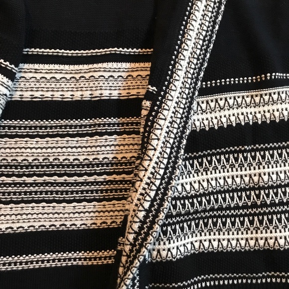 VINCE waterfall neck sleeveless tribal cardi. - Picture 3 of 4