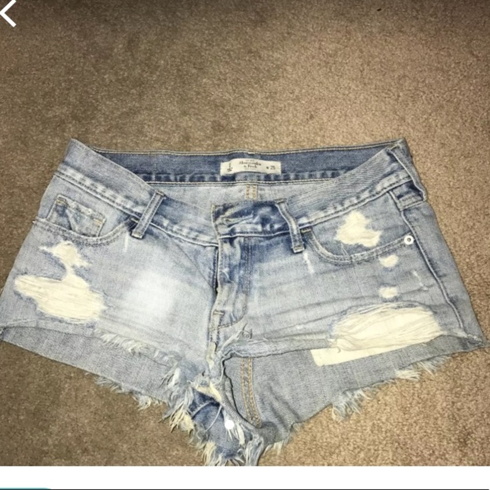 abercrombie light wash denim shorts