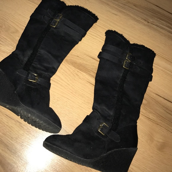 Shoes - BUNDLE ONLY!!!!! Size 7 wedged boots!❤️