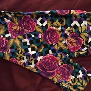 Unicorn alert!  Os lularoe leggings!  New