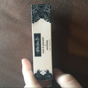 NEW Kat Von D lock-it concealer