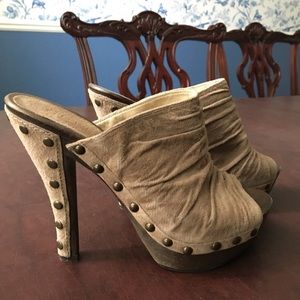 GUESS tan suede studded heels-
