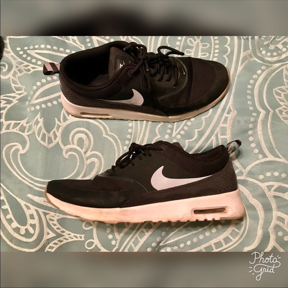 Black and white Nike women shoes