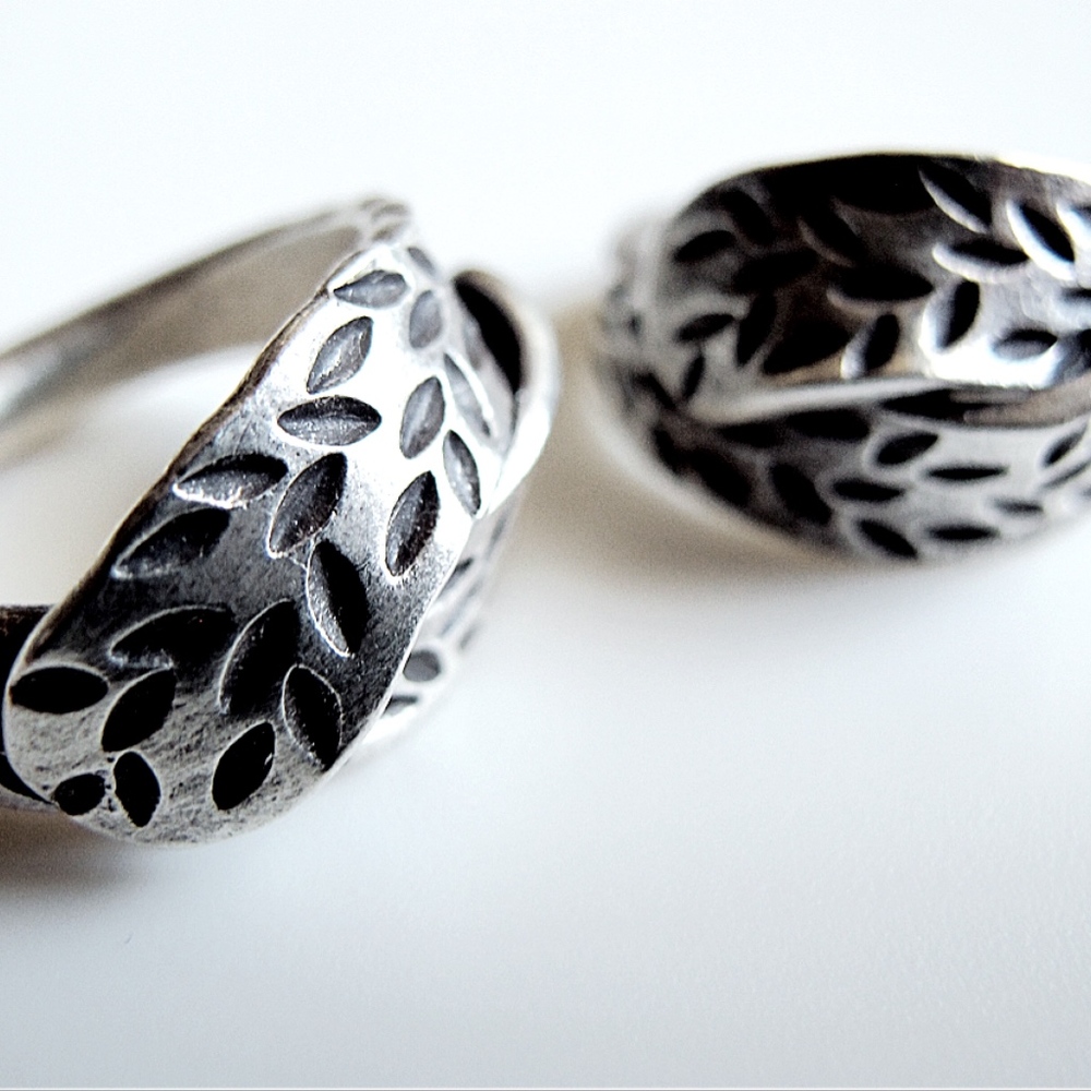 Ring - Picture 2 of 7