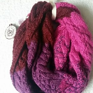 Knitted loop scarf