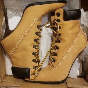 Steve Madden "Timberland"-like booties
