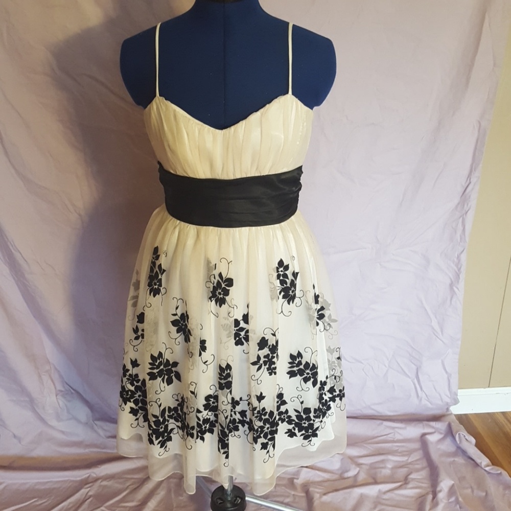 Black and white lace party dress with luscious bow