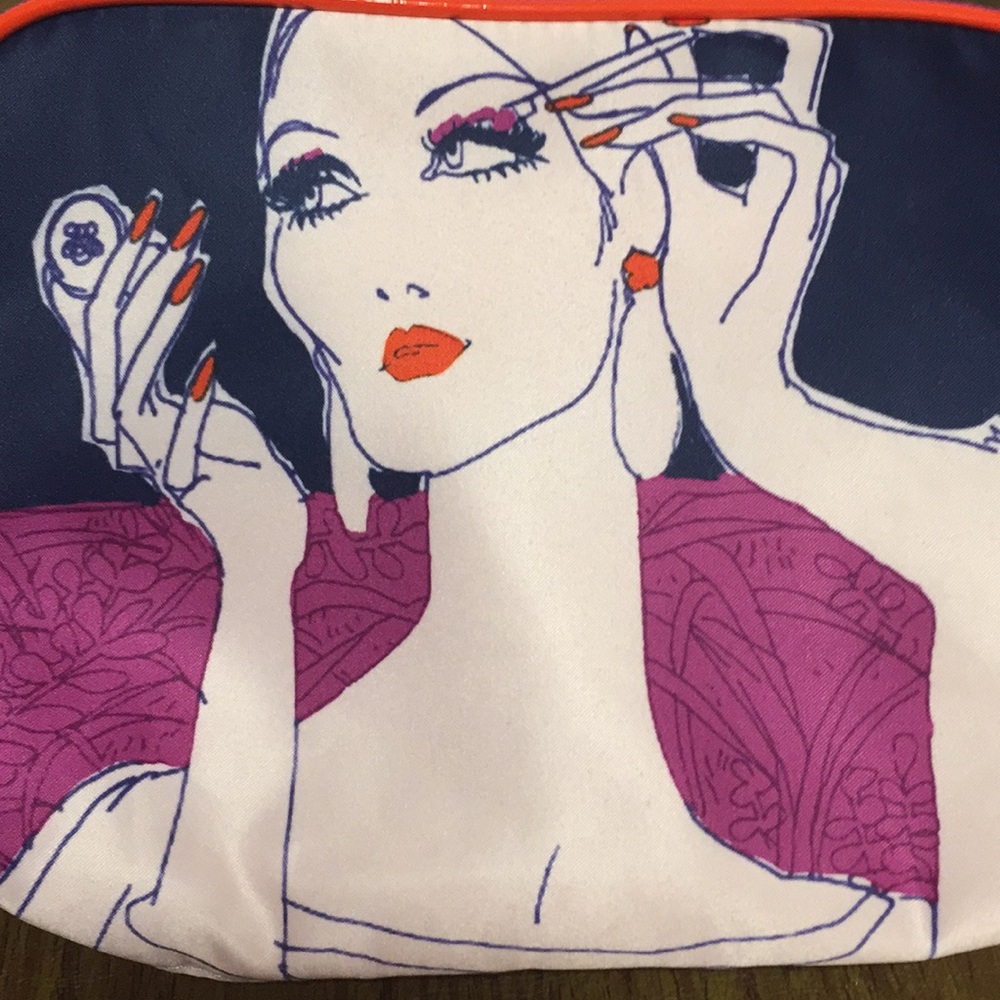 Estée Lauder makeup bag.