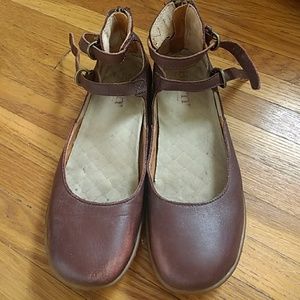 Born - brown leather Mary Janes, size 8