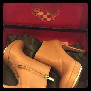 Vince Camuto  platform booties