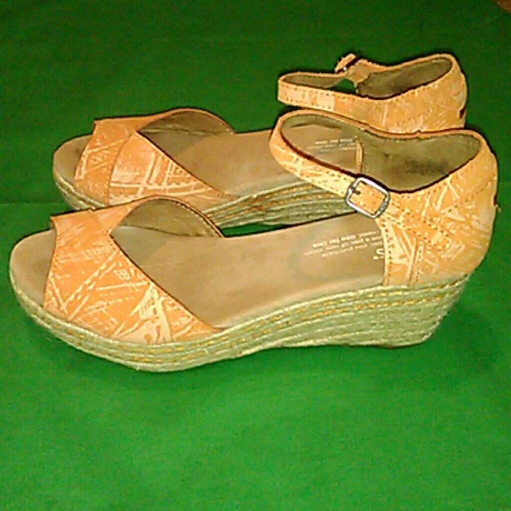 TOMS Wedged SANDLES