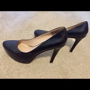 Nine West Black Pumps! Size 8M.