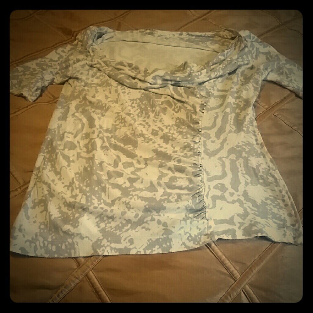 Quarter sleeve shirt
