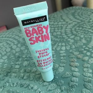 Baby lips instant pore eraser.