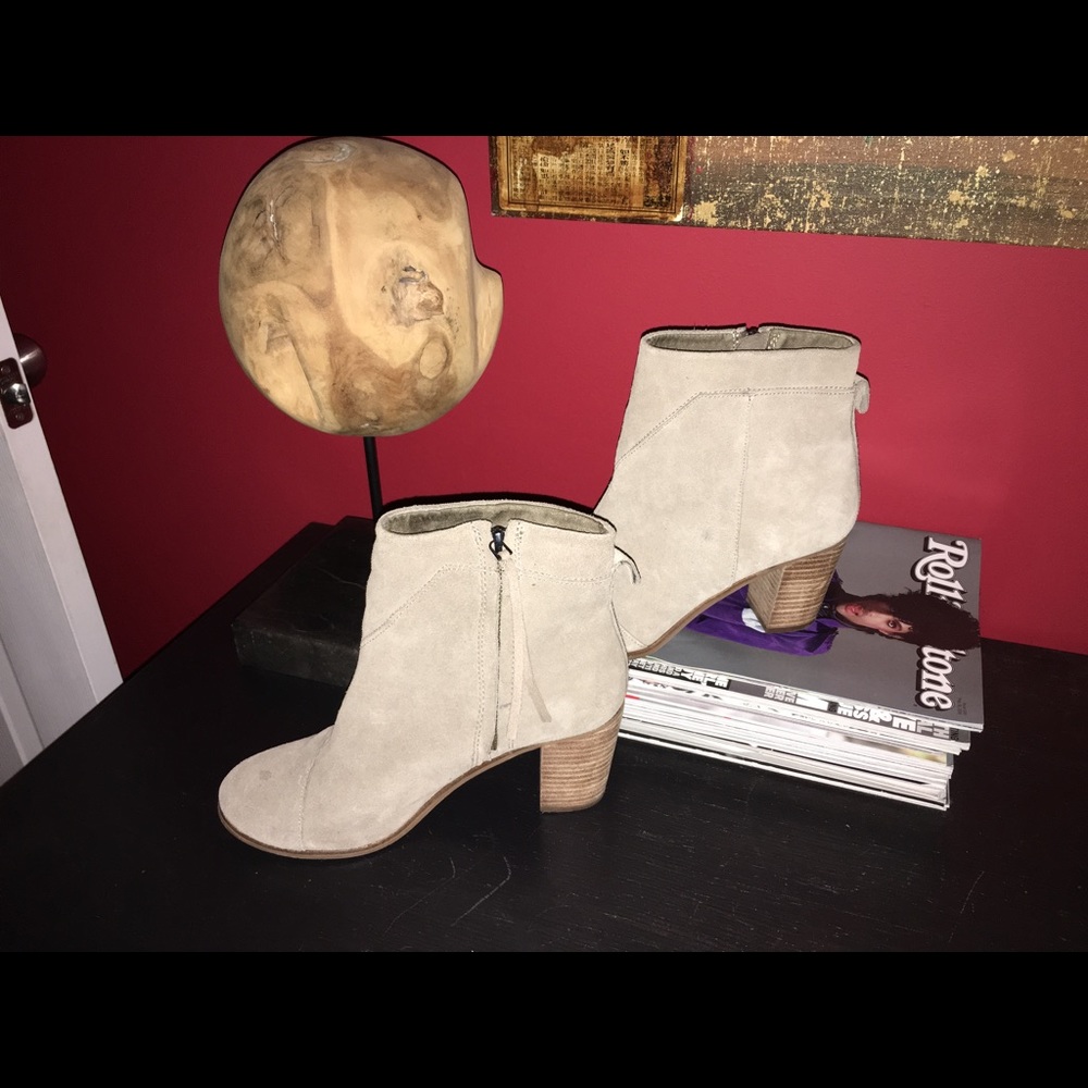 Tom's Suede ankle boots >>> like new
