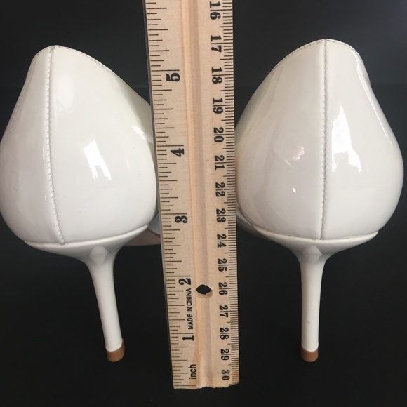 CHRISTIAN DIOR AUTHENTIC PATENTED LEATHER SHOES - Picture 4 of 8