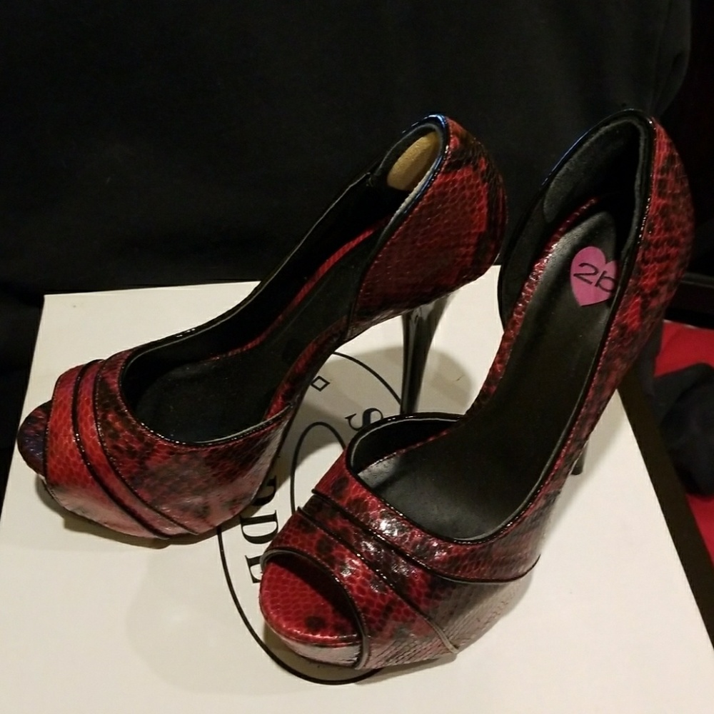 Spiked platform heels