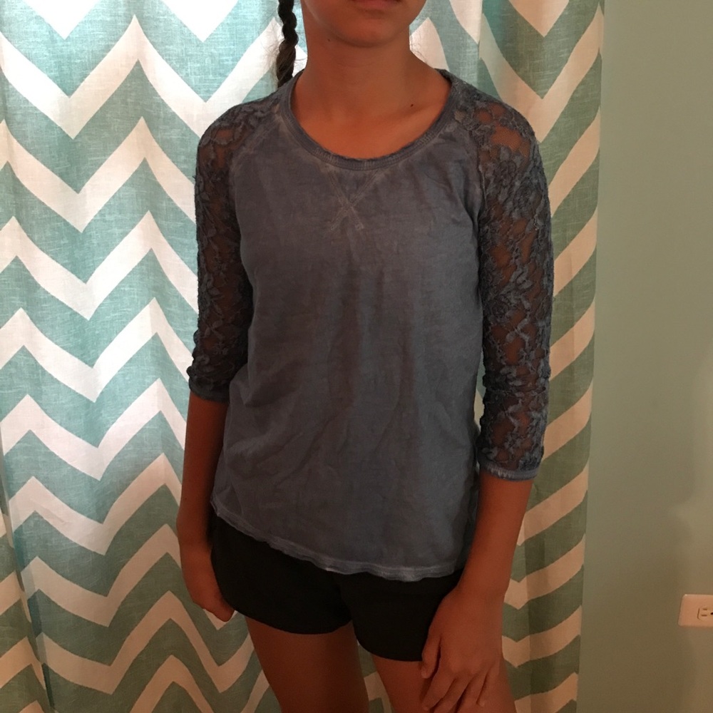 Girl blue Quarter sleeve shirt with laced sleeves