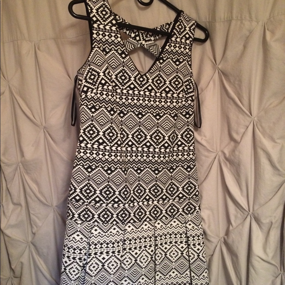 Jessica Simpson pleated dress