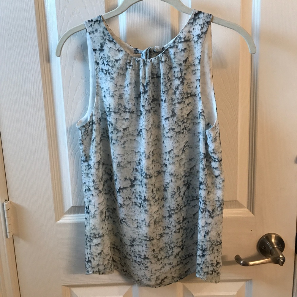 Tops - Picture 4 of 8