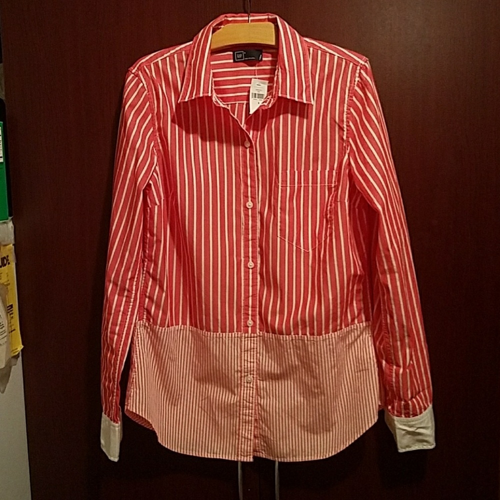 GAP Button Shirt - Picture 2 of 5