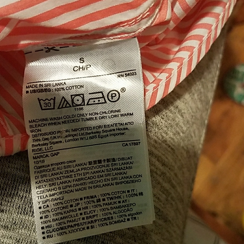 GAP Button Shirt - Picture 5 of 5