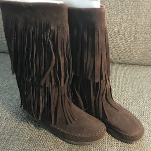 Brown suede boots. Fringe!