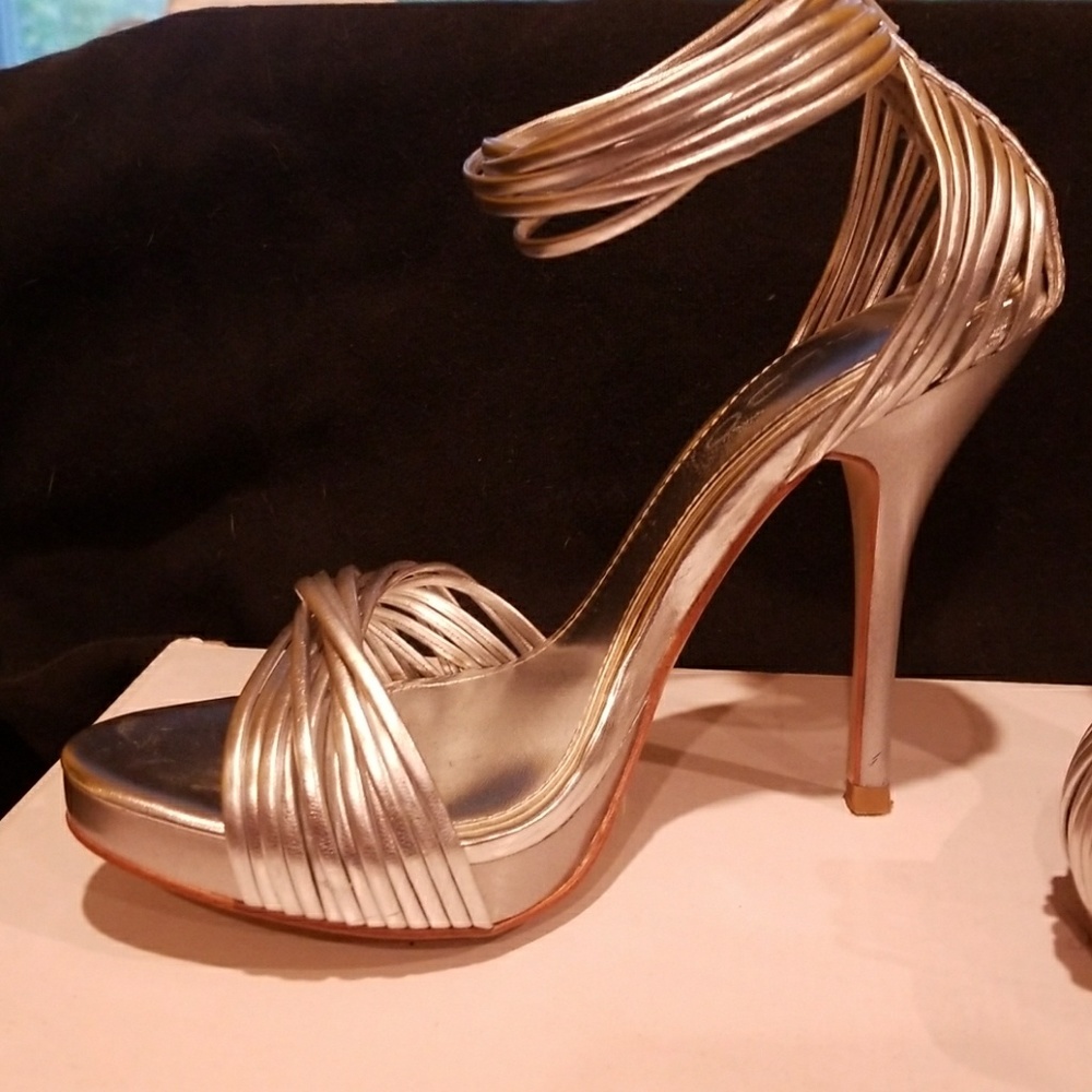 Silver Heels - image 3