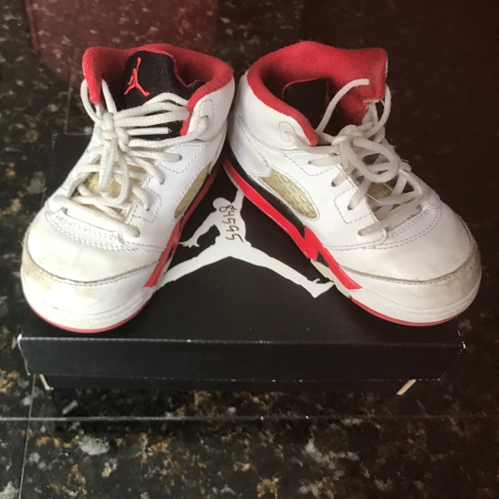 Toddler Boys Jordan sneakers size 7