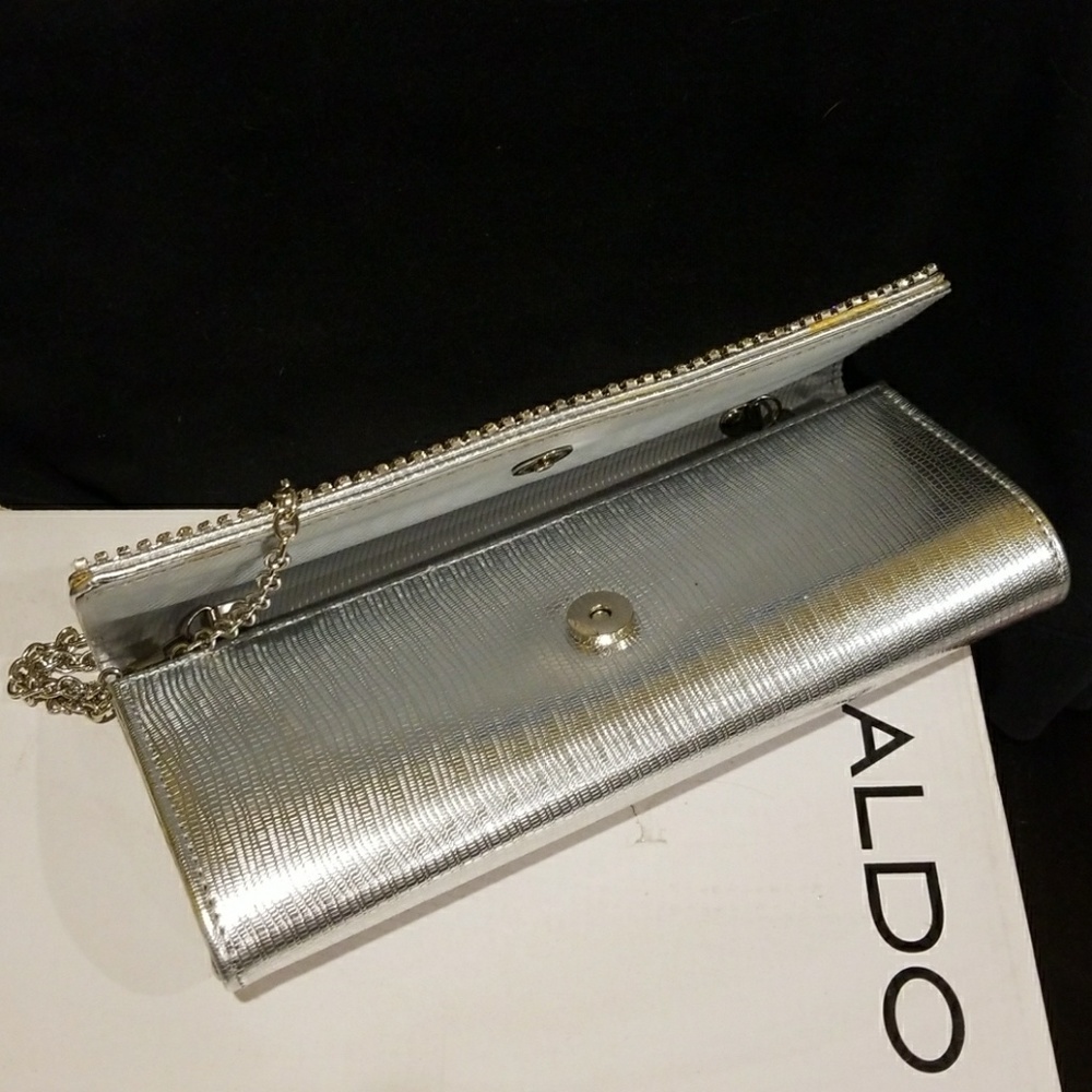 Clutch - Picture 2 of 2