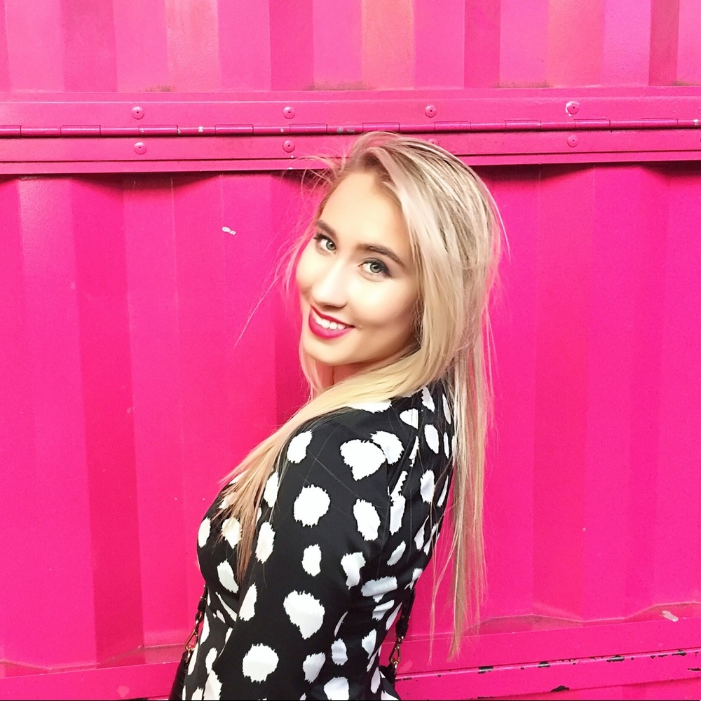 🎀 Meet Your Posher 🎀