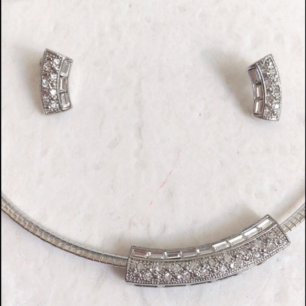Necklace and earrings set