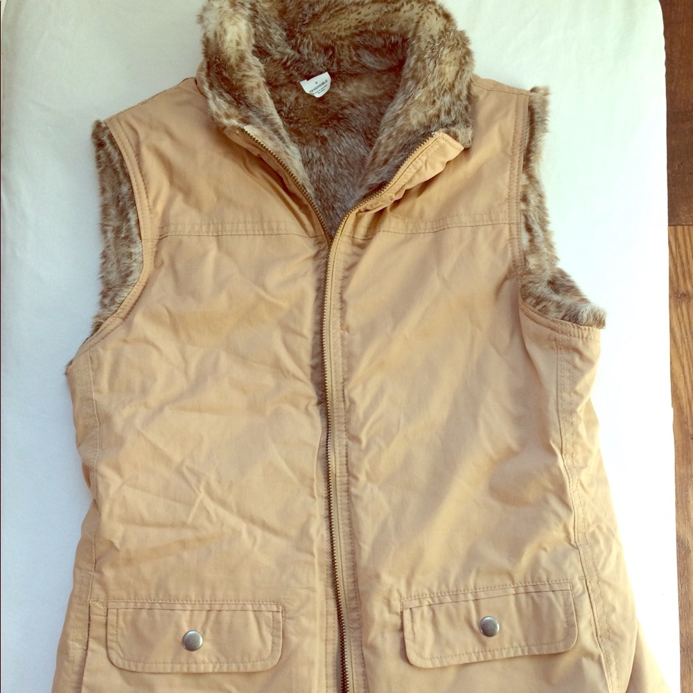 Reversible faux fur Gap vest