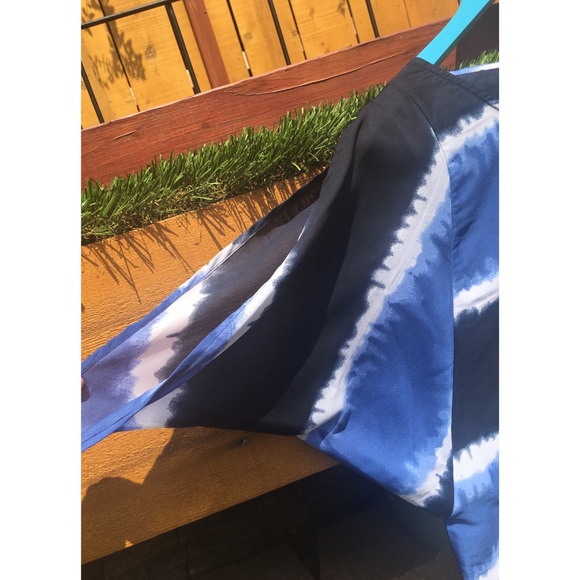 Converse Size S watercolor cold shoulder top - Picture 3 of 3