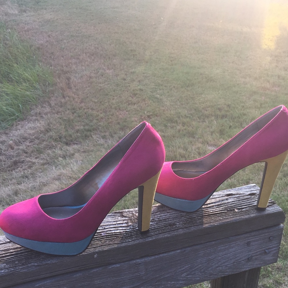 G by Guess color block platform heels - Picture 2 of 4