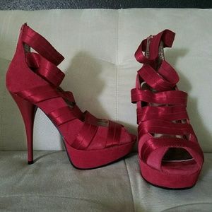 Used. Style name is Kind Lee. Brand is Luichiny.