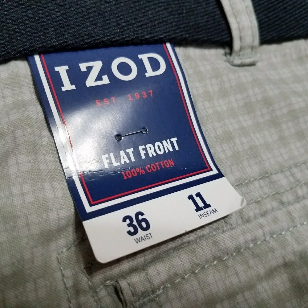 IZOD SHORTS - Picture 2 of 4