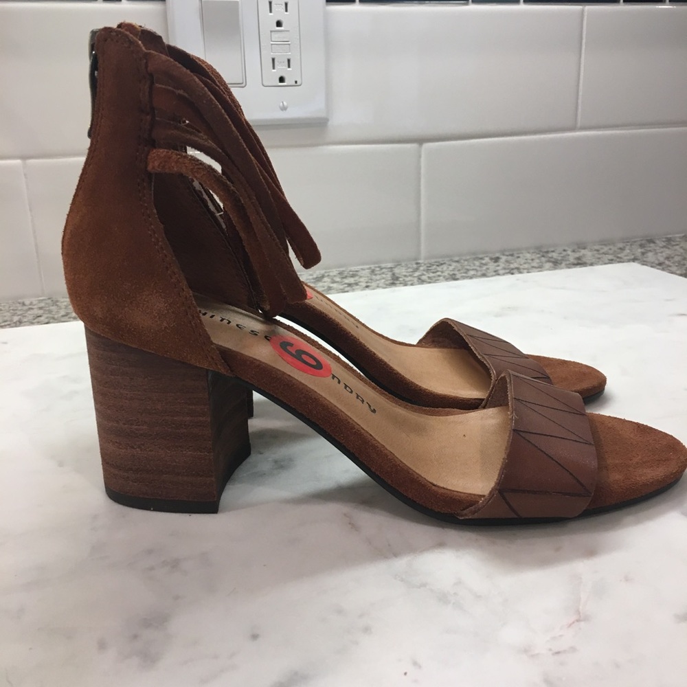 NWT Chinese Laundry Suede Sandals