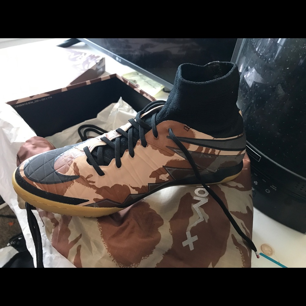 Indoor hypervenom size 9