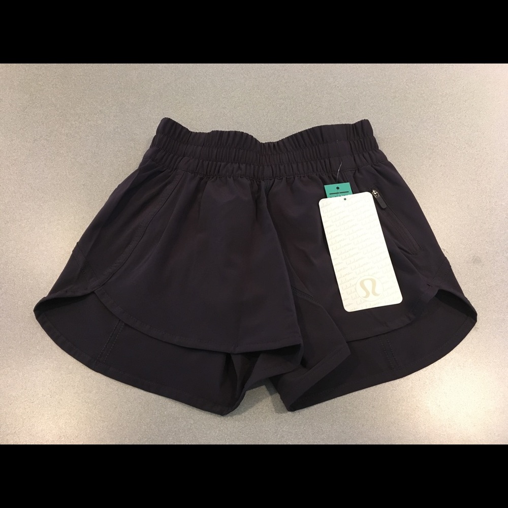 Lululemon Tracker Short V Boysenberry NWT Sz 4 - Picture 2 of 2