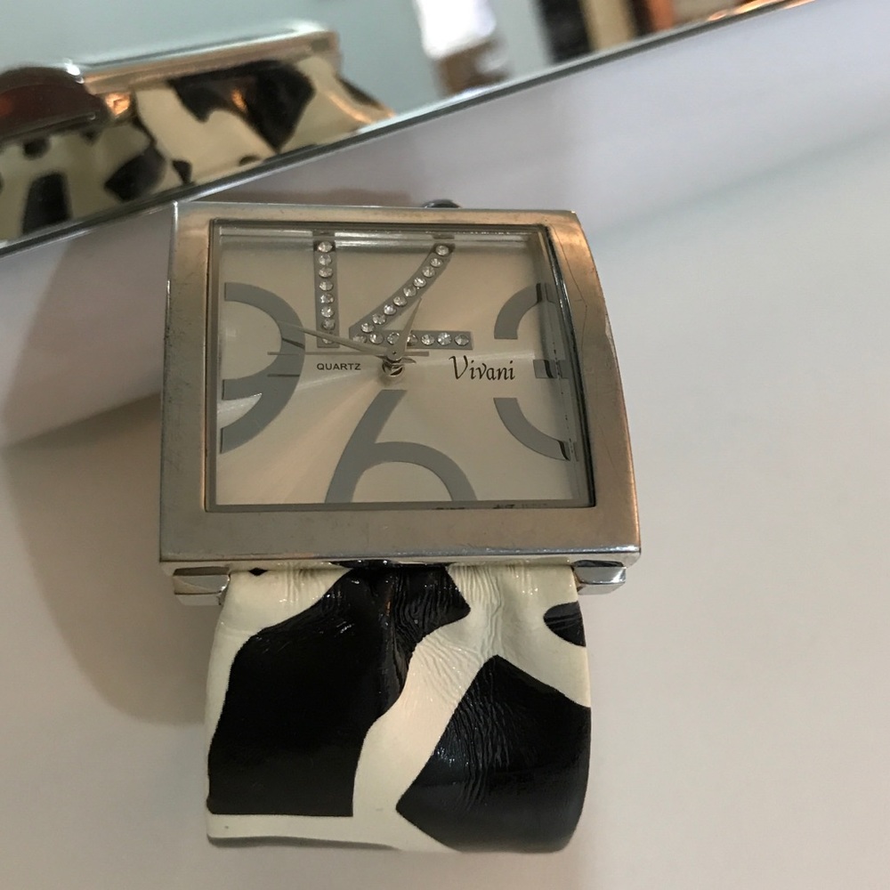 Watch with animal print /zebra band