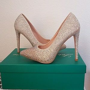 NEW YEARS Nude pumps!