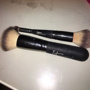 Two makeup brushes from IT cosmetics.