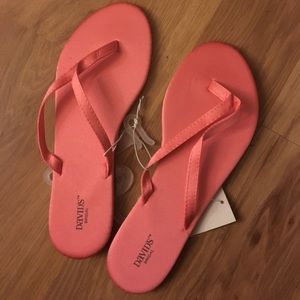 NWT Davids Bridal Flip Flops